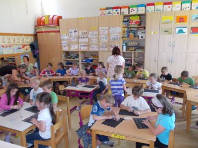 Obiskali smo prvošolce OŠ Vransko-Tabor, ki so nam pripravili presenečenje s svojimi STOPŽIVALI plakati.