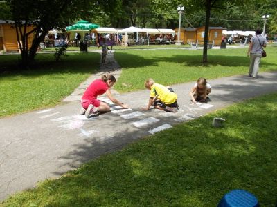 Odzvali smo se tudi na povabilo Zveze prijateljev mladine in v sklopu Festivala Lent pripravili delavnico na Art Kampu.