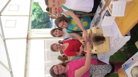 Otroci so si navdušeno ogledovali našo stojnico.