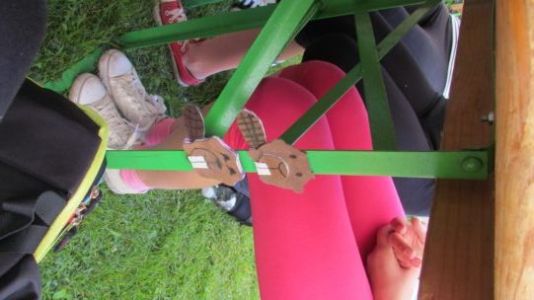 Starejši učenci so izdelovali magnetne bobre in vidre.