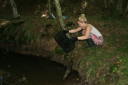 Poleti smo v goričkih potokih izvedli monitoring raka jelševca in upali, da ne najdemo nobenega osebka invazivne vrste signalni rak.