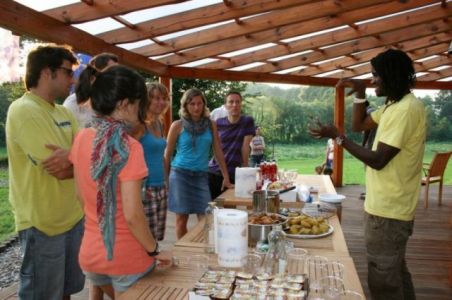 V vidrinem centru se zmeraj jé in pije domače ter okusno.