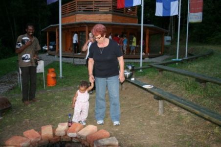 Projekt Aqualutra: kurišče za hladne noči in peko dobrot iz narave.