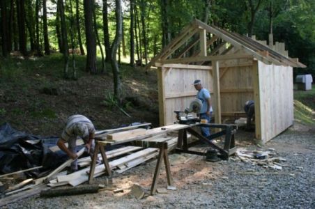 Projekt Aqualutra: za orodje smo potrebovali lopo iz lesa.