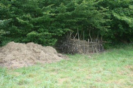 Projekt Aqualutra: pospravljeno seno in kompostnik.