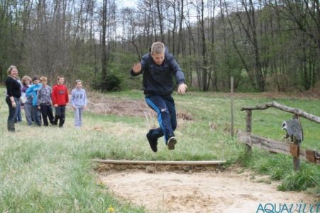 Učilnico v naravi pogostokrat popestrimo s športnimi aktivnostmi.