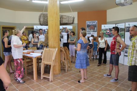 V vidrinem centru so dobrodošli tudi tujci. Na fotografiji so gostje iz Rumunije.