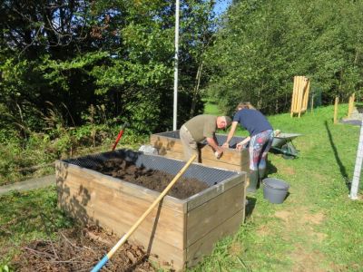 V visoke grede bomo posadili in posejali zelenjavo in zelišča ter tako postali sezonsko samooskrbni.